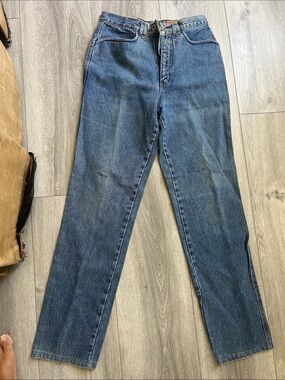 Classic Straight Leg Jeans in Blue Wash